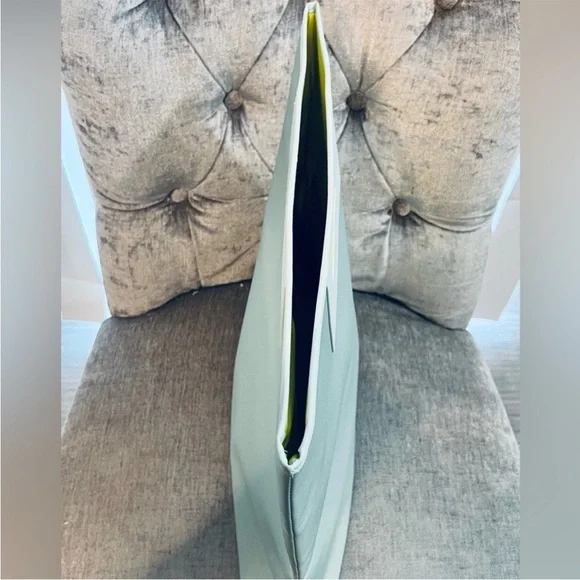 Clinique Light Green Tote Bag - Picture 7 of 7